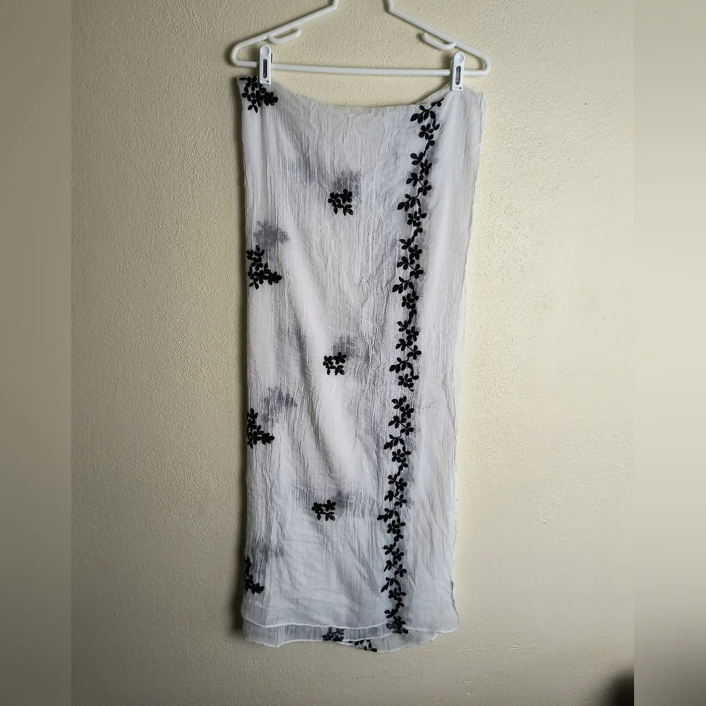 Elegant Black and White Floral Embroidery Scarf